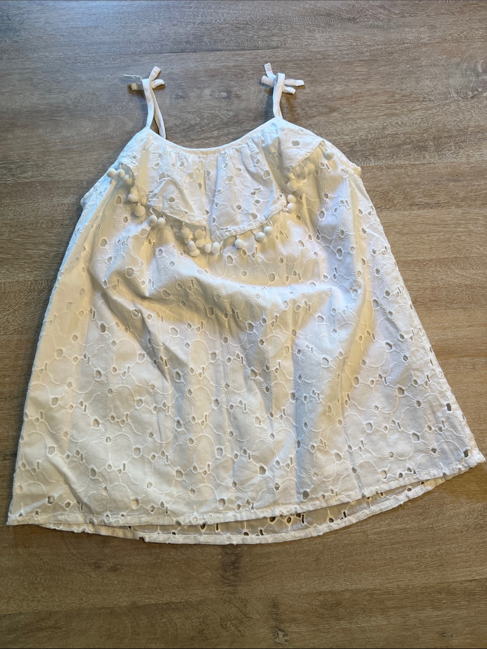 beet World girl size 12 eyelet top EUC
